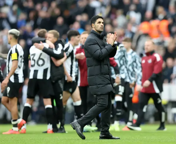 ‘It’s 5 Years Now And Still Nothing To Show For It’ ‘We Need Trophies’ Fans Start Debating Key Arsenal Man’s Future