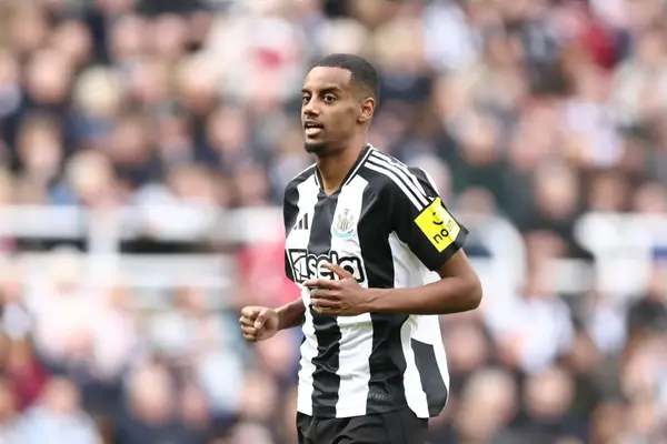 Former Arsenal Defender Says Mikel Arteta Should “Break The Bank” For “Powerful” Striker…And It’s Not Alexander Isak