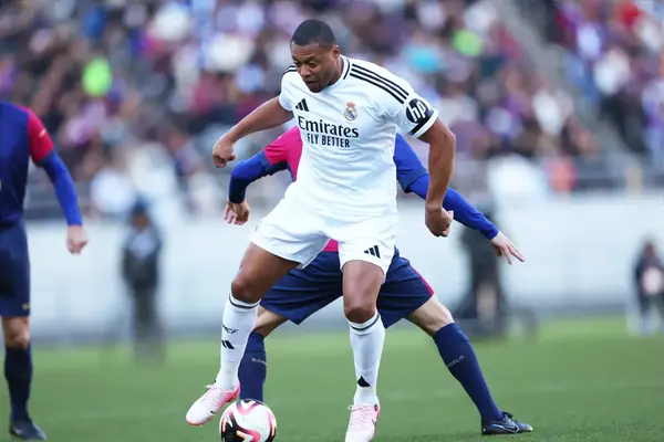 “The Crowd Is Gonna Be Hot!”: Julio Baptista Says Arsenal Need To Avoid Losing Control Against Real Madrid