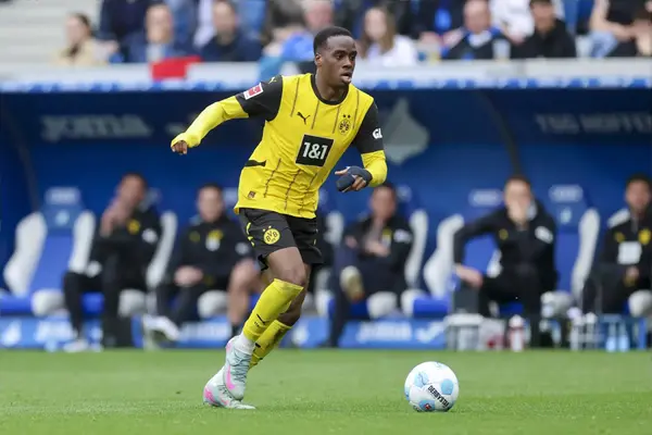Arsenal Want To Rival Chelsea In Race For £51m-Rated Winger Alternative To Nico Williams