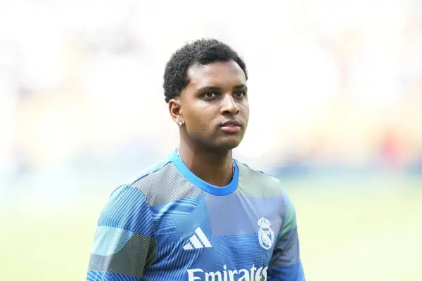 The 2 Players Arsenal Could Sell To Afford “Most Talented” £86m Real Madrid Star