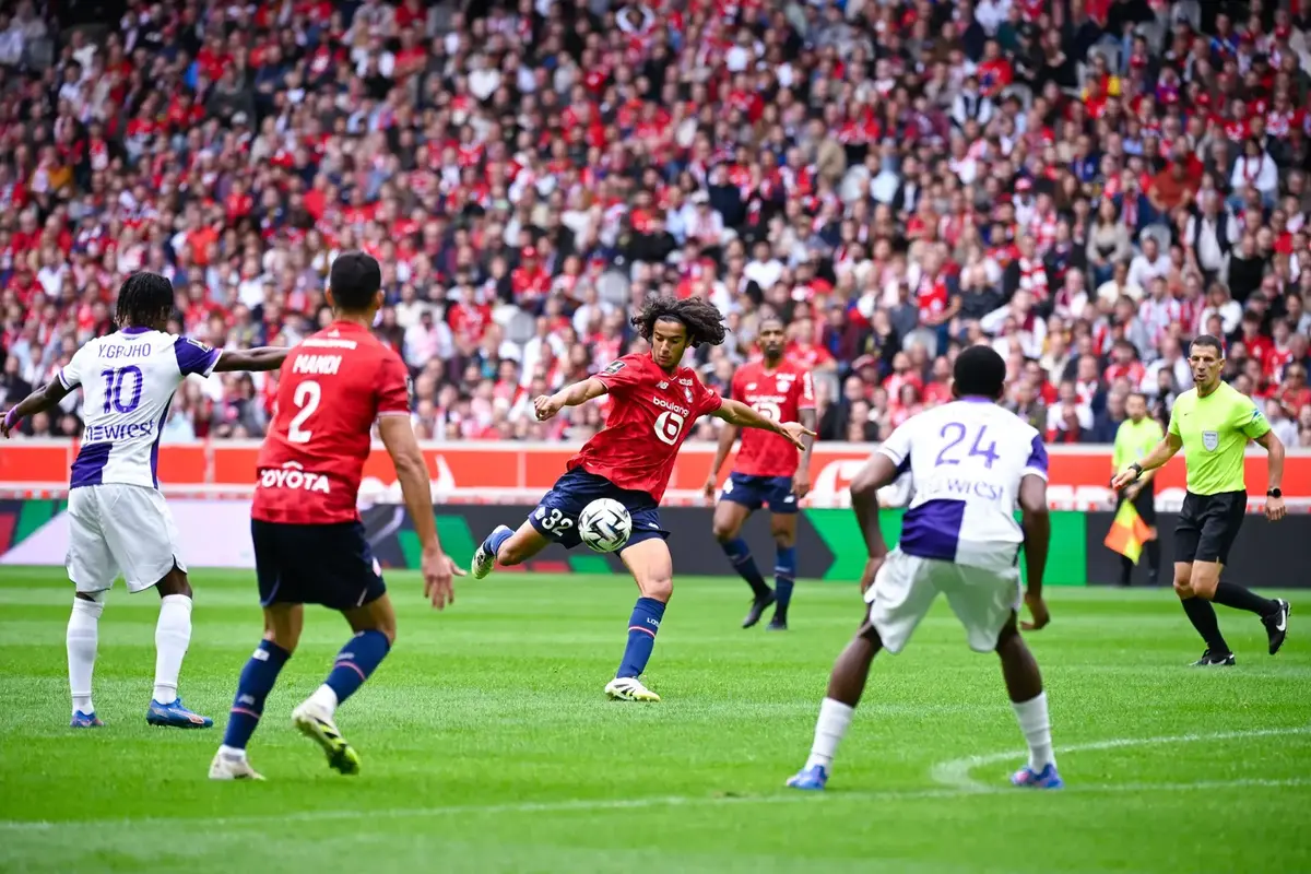 アーセナルはスカウトを送り、17歳のUCL Wonderkidと一緒にMan Utd、リバプール、ACミラン