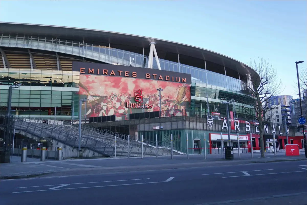 Top 10 Biggest Football Stadiums In England – Where Does The Emirates Rank?