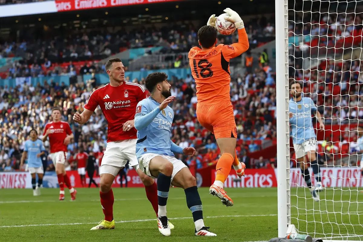 Top 5 Most Valuable Goalkeepers Who Premier League Clubs Can Sign For Free In June