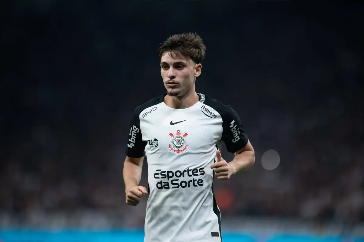 Brazilian Midfield Maestro Speaks Out On Potential “Dream” Move Amid Arsenal Enquiry